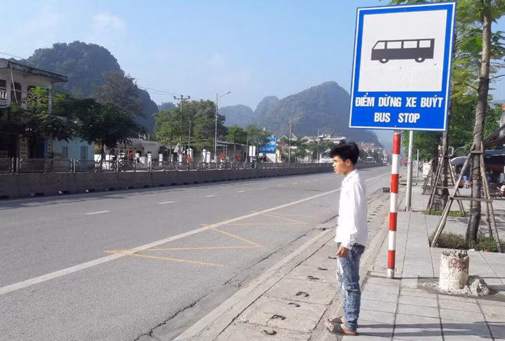 Người dân đã có ý thức hơn trong việc đón xe đi các tuyến tại những điểm dừng, đỗ đúng quy định 