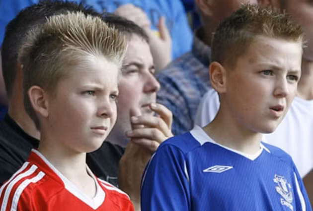  Những đứa trẻ thành phố Liverpool được nuôi dưỡng bởi các trận derby Merseyside.