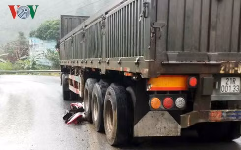 Chiếc xe đầu kéo gây tai nạn.