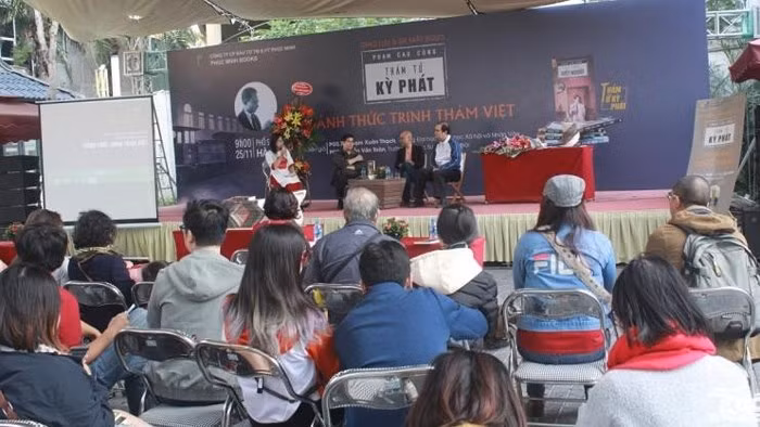 Buổi tọa đàm nhân dịp ra mắt bộ truyện 