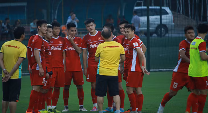 Thầy trò HLV Park Hang Seo trong buổi tập chiều ngày 11/11.