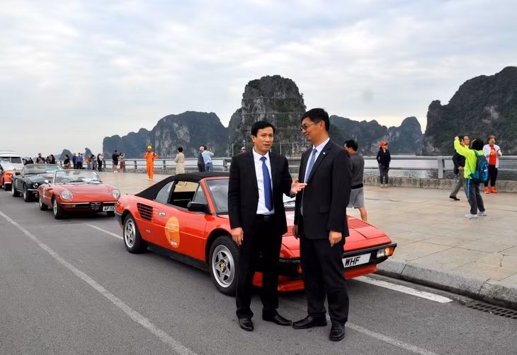 Đại diện lãnh đạo Sở Ngoại vụ tỉnh trao đổi một số nội dung liên quan đến giao lưu, hợp tác với lãnh đạo Ban Ngoại vụ tỉnh Vân Nam (Trung Quốc).