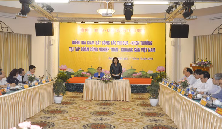 Quang cảnh chương trình giám sát.