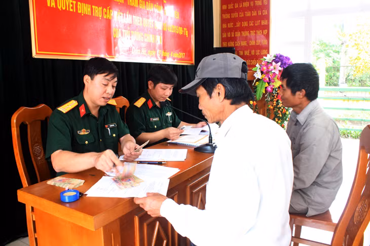 Ban CHQS huyện Đầm Hà tiếp nhận, chi trả chế độ cho dân công hỏa tuyến ở địa phương