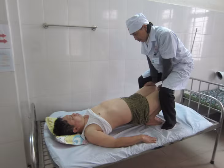 Kéo giãn không dùng máy: động tác 1