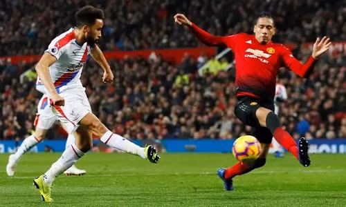 Townsend bỏ lỡ cơ hội ngon ăn nhất trận vào giữa hiệp hai. Ảnh: Reuters.
