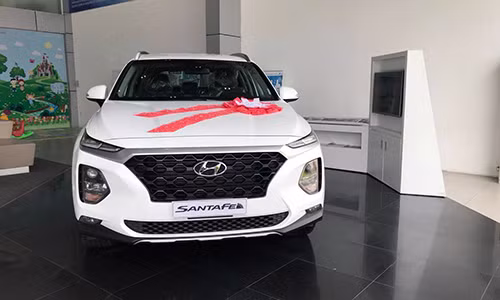 Santa Fe 2019 trưng bày tại một đại lý ở Hà Nội.