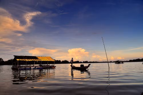Hoàng hôn trên Búng Bình Thiên. Ảnh: Diem Dang Dung.