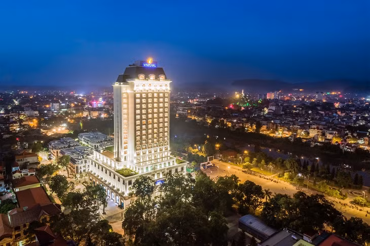 Vinpearl Hotel Lạng Sơn được thiết kế theo phong cách Tân cổ điển sang trọng, quí phái và là toà nhà cao nhất thành phố