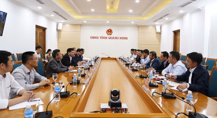 Quang cảng buổi làm việc.