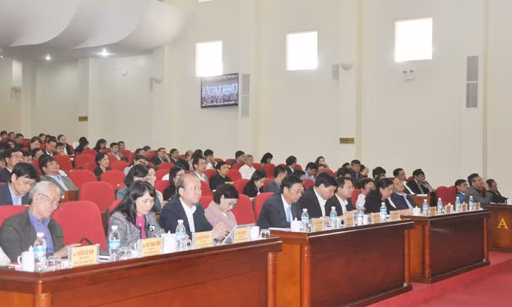 Các đồng chí lãnh đạo tỉnh, lãnh đạo các ban, ngành, đoàn thể của tỉnh dự Hội nghị tại điểm cầu chính của Quảng Ninh.