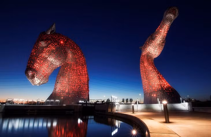 The Kelpies: tác phẩm nghệ thuật điêu khắc cao 30 mét gần sông Carron ở Scotland