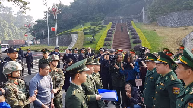Bộ đội Biên phòng tỉnh Lạng Sơn tiếp nhận đối tượng truy nã đặc biệt nguy hiểm Nông Văn Khởi.