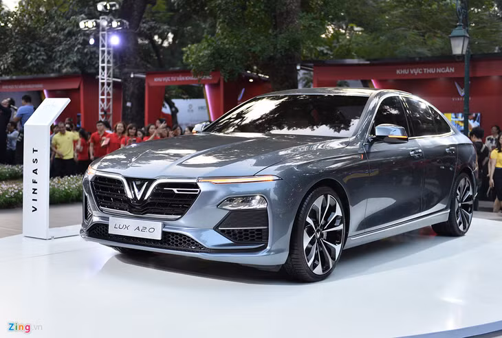 Mẫu sedan Lux A2.0 có giá từ 800 triệu đồng (chưa gồm thuế VAT).