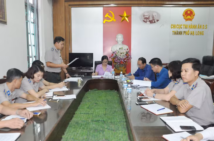 Quang cảnh buổi làm việc. 