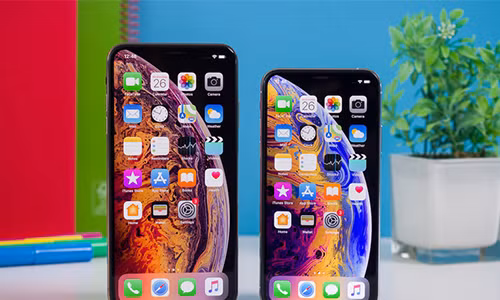 iPhone XS Max và iPhone XS. 