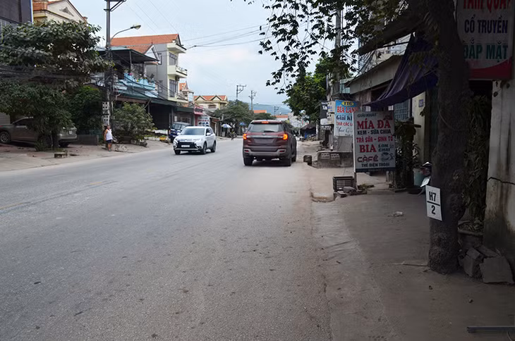 Tuyến đường 279 đoạn từ Công ty xây dựng đến khu 1 hiện chưa có dãnh thoát nước 