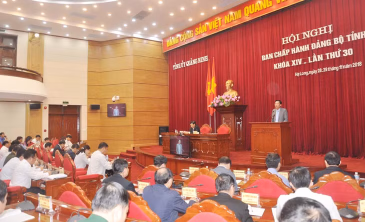 Bí thư Tỉnh uỷ, Chủ tịch HĐND tỉnh Nguyễn Văn Đọc kết luận hội nghị. 