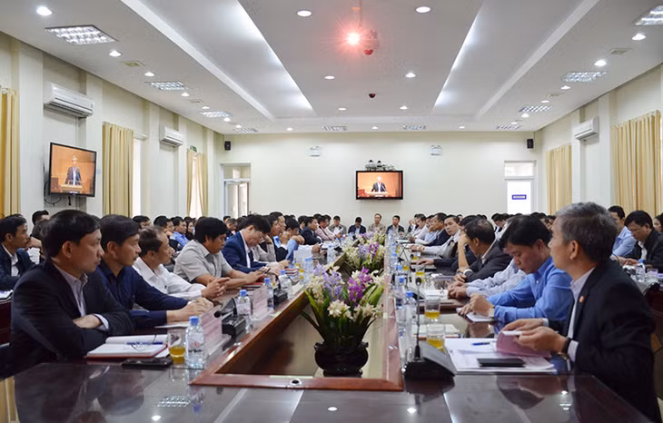 Hội nghị trực tuyến toàn quốc quán triệt, triển khai các nội dung Nghị quyết Trung ương 8 tại điểm cầu Đảng bộ Than Quảng Ninh. Ảnh: Nguyễn Chiến
