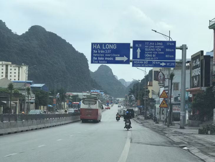 Công ty CP BOT Bien Cương đã tiến hành lắp đặt các biển báo giao thông để đảm bảo an toàn trên tuyến QL18 đoạn Quang Hanh- Mông Dương 