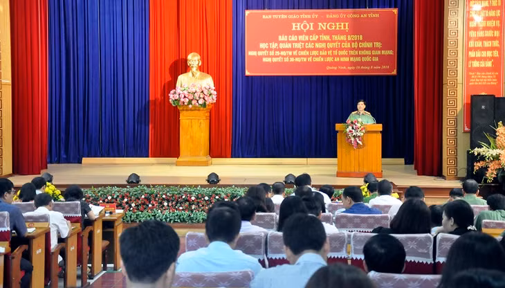 Hội nghị Báo cáo viên cấp tỉnh tháng 8/2018