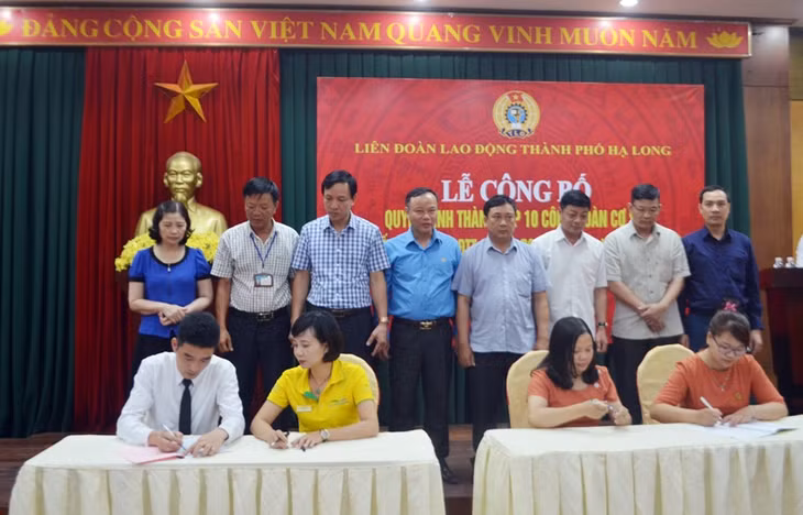 Đại diện doanh nghiệp và Công đoàn ký kết TƯLĐTT nhân dịp Tháng công nhân năm 2018 trên địa bàn TP Hạ Long