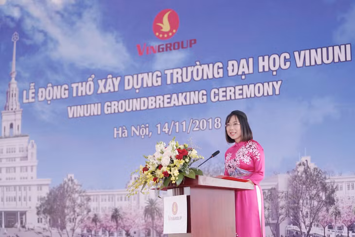 Bà Lê Mai Lan – Phó Chủ tịch Tập đoàn Vingroup, kiêm Giám đốc Điều hành Dự án Đại học VinUni phát biểu lại Lễ Động thổ xây dựng Trường Đại học VinUni.