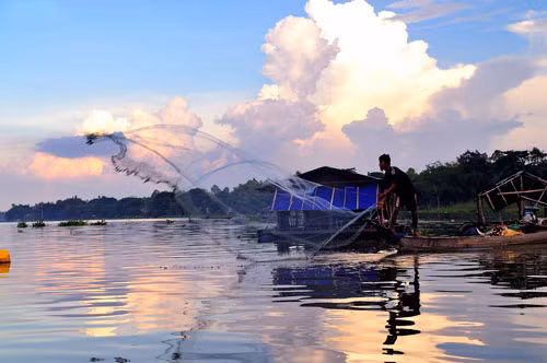 Búng Bình Thiên có nghĩa là hồ nước bình yên do trời ban. Ảnh: Diem Dang Dung.