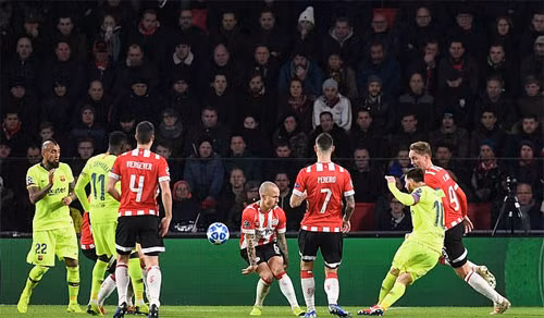 Messi kịp ghi bàn cho Barca.