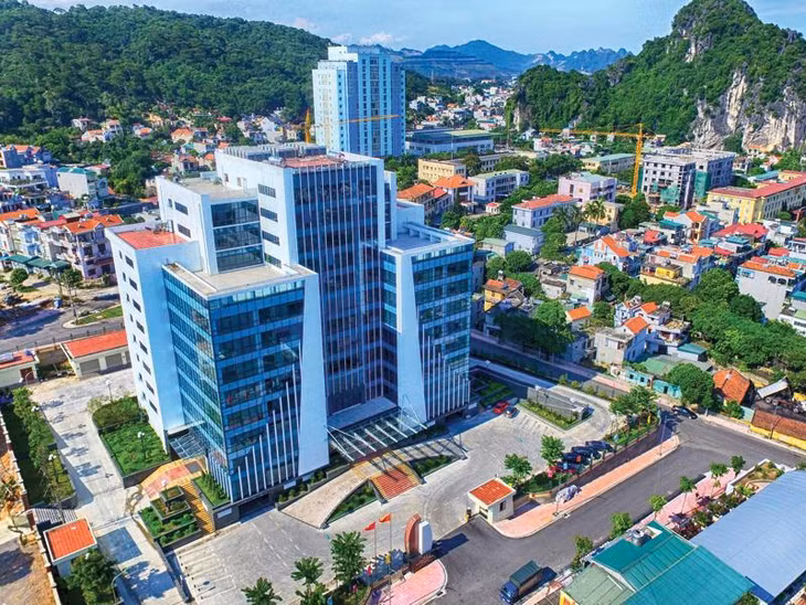 Trụ sở liên cơ quan số 4 được xây dựng bằng gạch không nung. Ảnh: Hùng Sơn