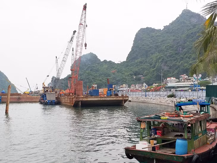 Dự án đầu tư mở rộng cầu Bài Thơ 1 và Bài Thơ 2 trên tuyến đường Trần Quốc Nghiễn đang được khẩn trương thi công 