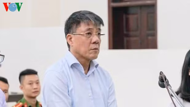  Bị cáo Khạnh trả lời tại tòa. (Ảnh: Trọng Phú)