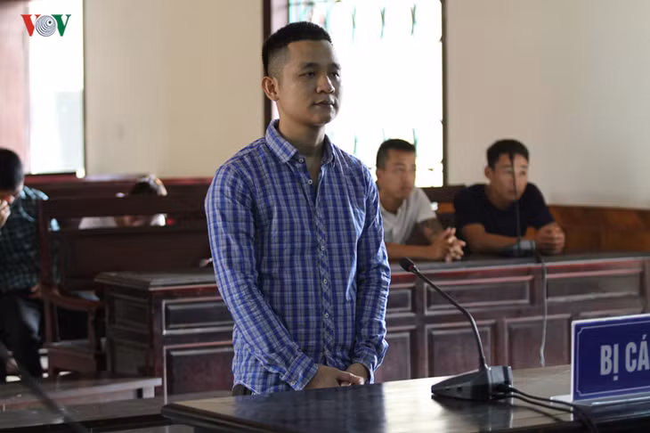  Bị cáo Lê Hoàng Anh trước bục khai.