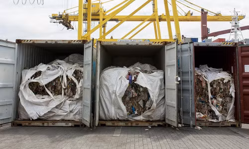 Container chứa rác được phát hiện ở một cảng biển của Philippines hồi đầu năm. Ảnh: Rappler.