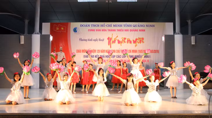 Tiết mục hát múa 