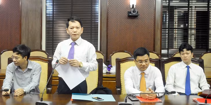Đồng chí Nguyễn Kim Anh, Phó Chủ nhiệm UBKT Tỉnh ủy thay mặt các đồng chí được bổ nhiệm phát biểu. 
