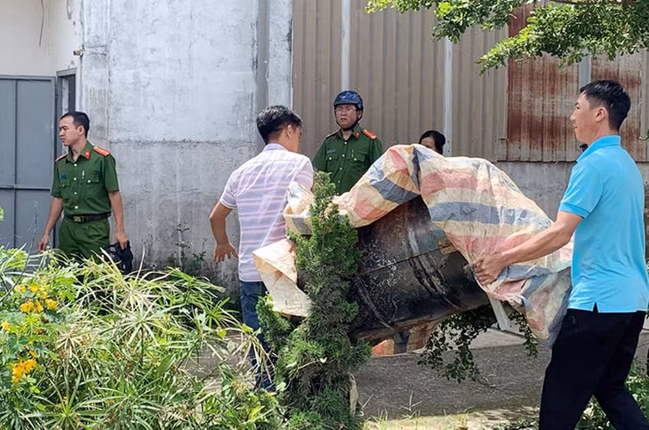 Thùng phuy được chế thành lò nướng mà Vũ phi tang sát vợ. Ảnh: Khánh Hương.