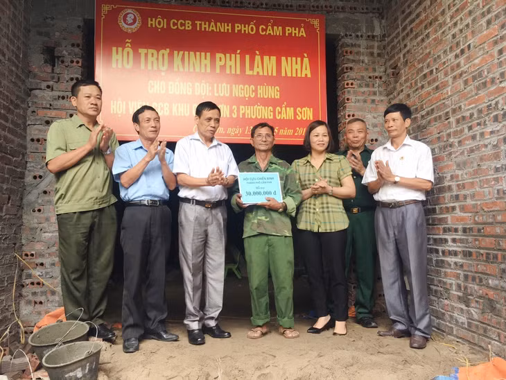 Tặng nhà