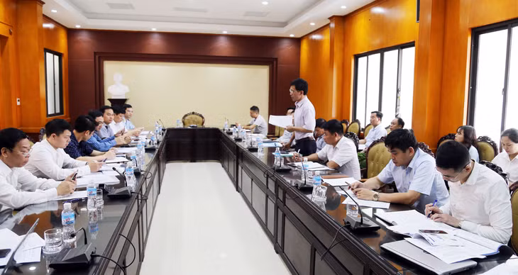 Đồng chí Nguyễn Tiến Dũng, Phó Chủ tịch UBND TP Móng Cái thông tin về công tác xúc tiến đầu tư, hỗ trợ doanh nghiệp. 