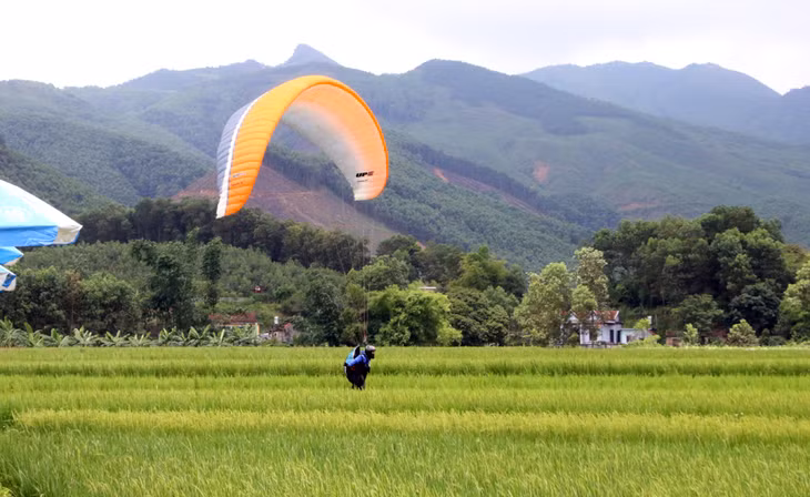 Phi công tiếp đất an toàn.