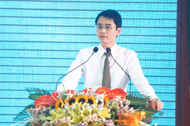 Đồng chí Phạm Văn Thành, Chủ tịch UBND thị xã Đông Triều phát biểu khai mạc tại hội nghị.