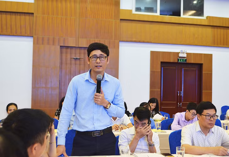 Đại biểu phát biểu ý kiến.