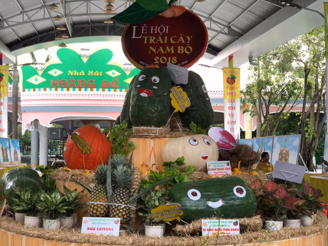 Khu vườn trưng bày bộ sưu tập các loại hoa - củ - quả lạ, hiếm tại Lễ hội trái cây Nam Bộ năm 2018 - Ảnh: Báo Hà Nội mới