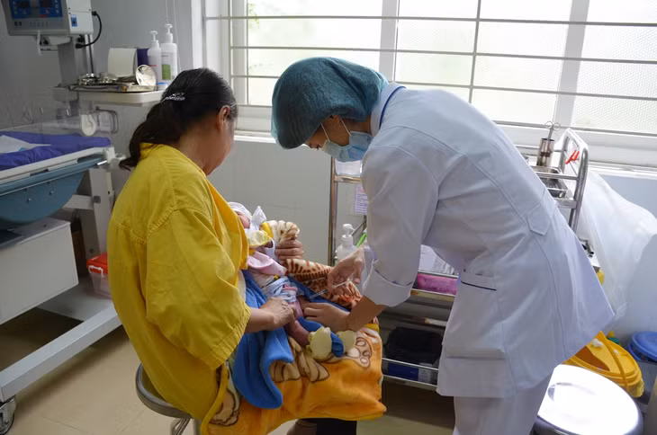 Trẻ được tiêm phòng tại Bệnh viện Sản Nhi Quảng Ninh