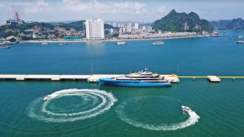 Nằm gần lối vào Hầm Cửa Lục, Best Western Premier Sapphire Ha Long là khu căn hộ nghĩ dưỡng sao nổi bật nhất bên bờ Hòn Gai.