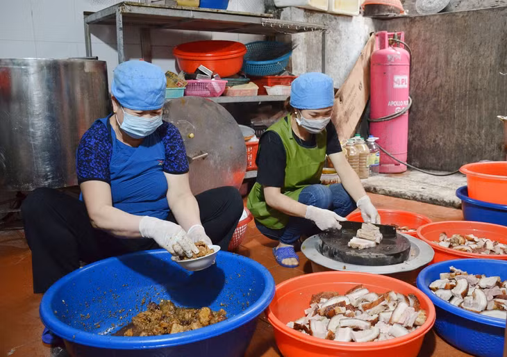 Sản xuất, chế biến sản phẩm Khau Nhục sản phẩm OCOP của huyện Tiên Yên.