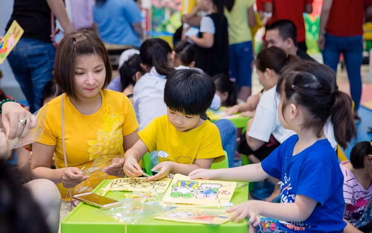 Không chỉ có các hoạt động thể chất, các em còn có được tham gia nhiều hoạt động sáng tạo, rèn luyện trí tuệ bổ ích