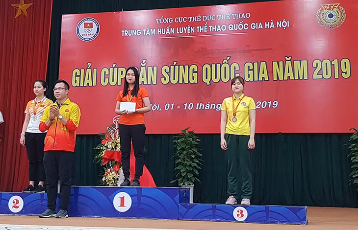VĐV Nguyễn Thị Thảo đoàn Quảng Ninh nhận HCV cá nhân