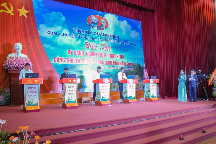 Các thí sinh chỉ có 10 giây để suy nghĩ và trả lời câu hỏi trắc nghiệm được lựa chọn ngẫu nghiên.