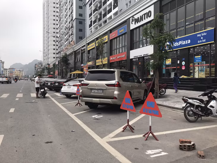 Công ty này cũng thông báo không được đỗ trước cửa văn phòng 